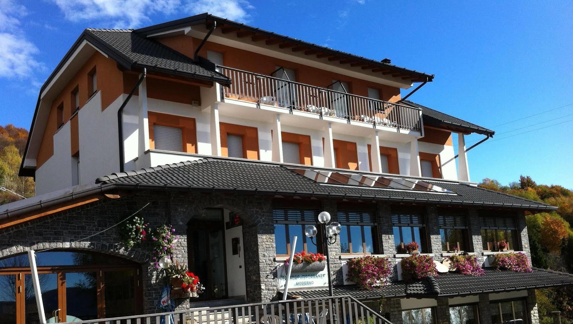Albergo Moderno & Spa Fuipiano Valle Imagna Екстериор снимка