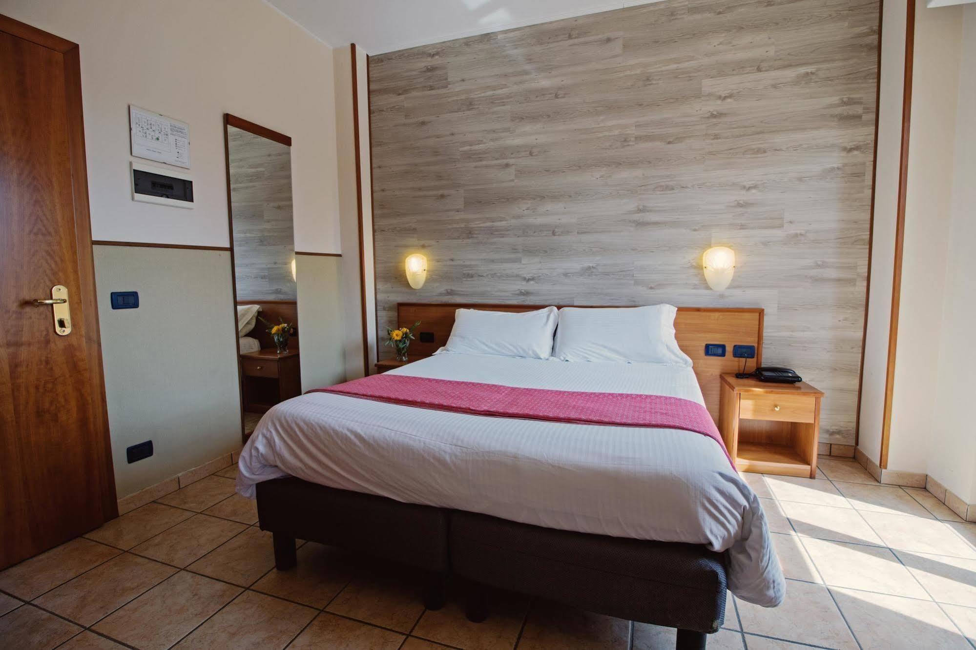 Albergo Moderno & Spa Fuipiano Valle Imagna Екстериор снимка