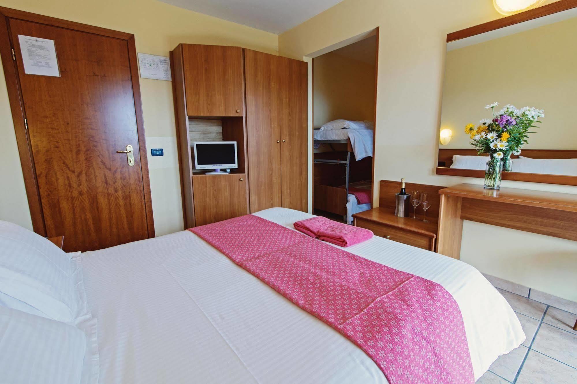 Albergo Moderno & Spa Fuipiano Valle Imagna Екстериор снимка