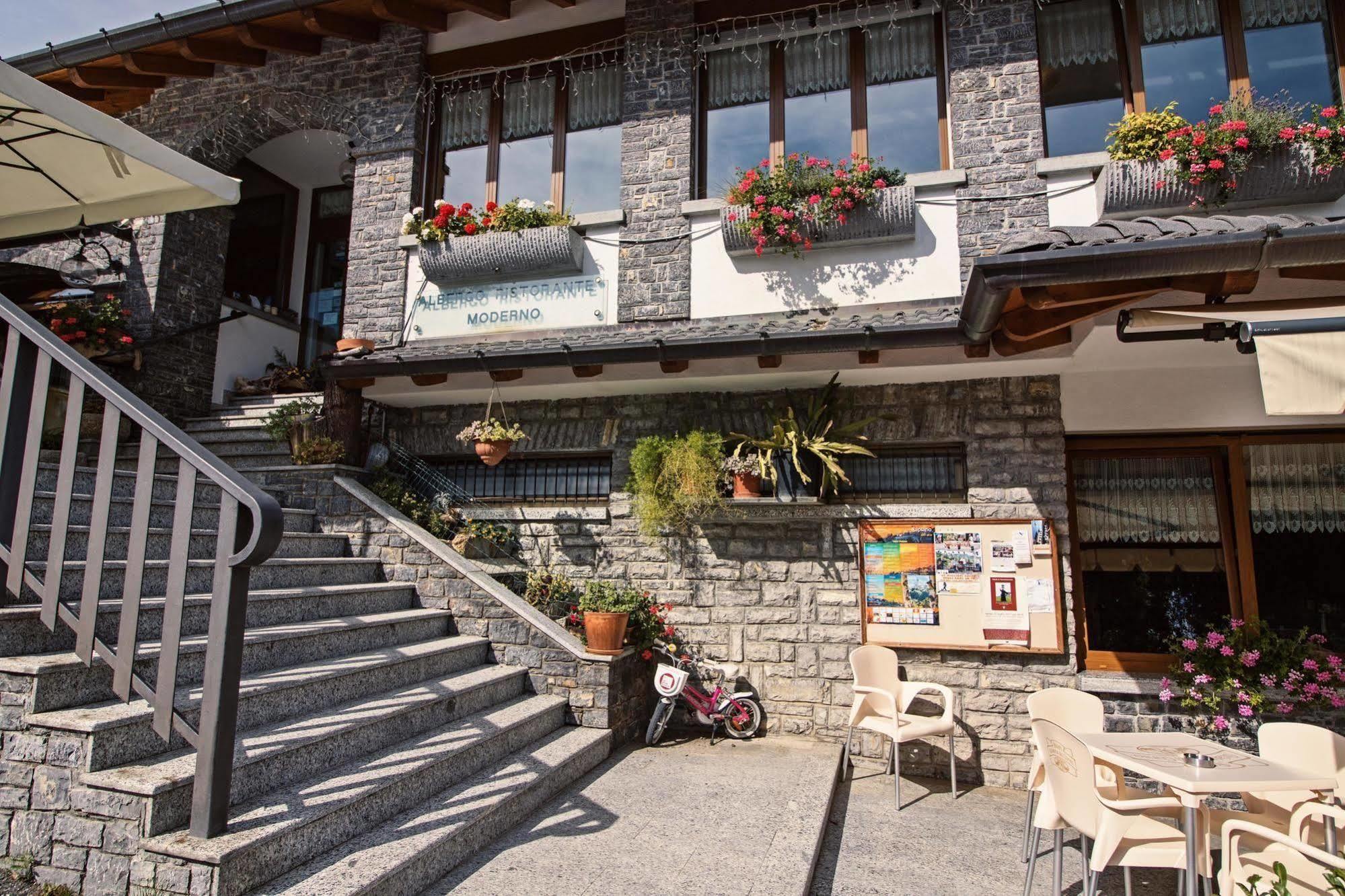Albergo Moderno & Spa Fuipiano Valle Imagna Екстериор снимка
